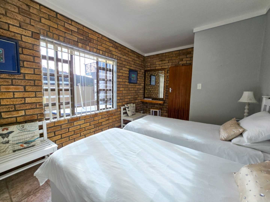 5 Bedroom Property for Sale in Stilbaai Wes Western Cape